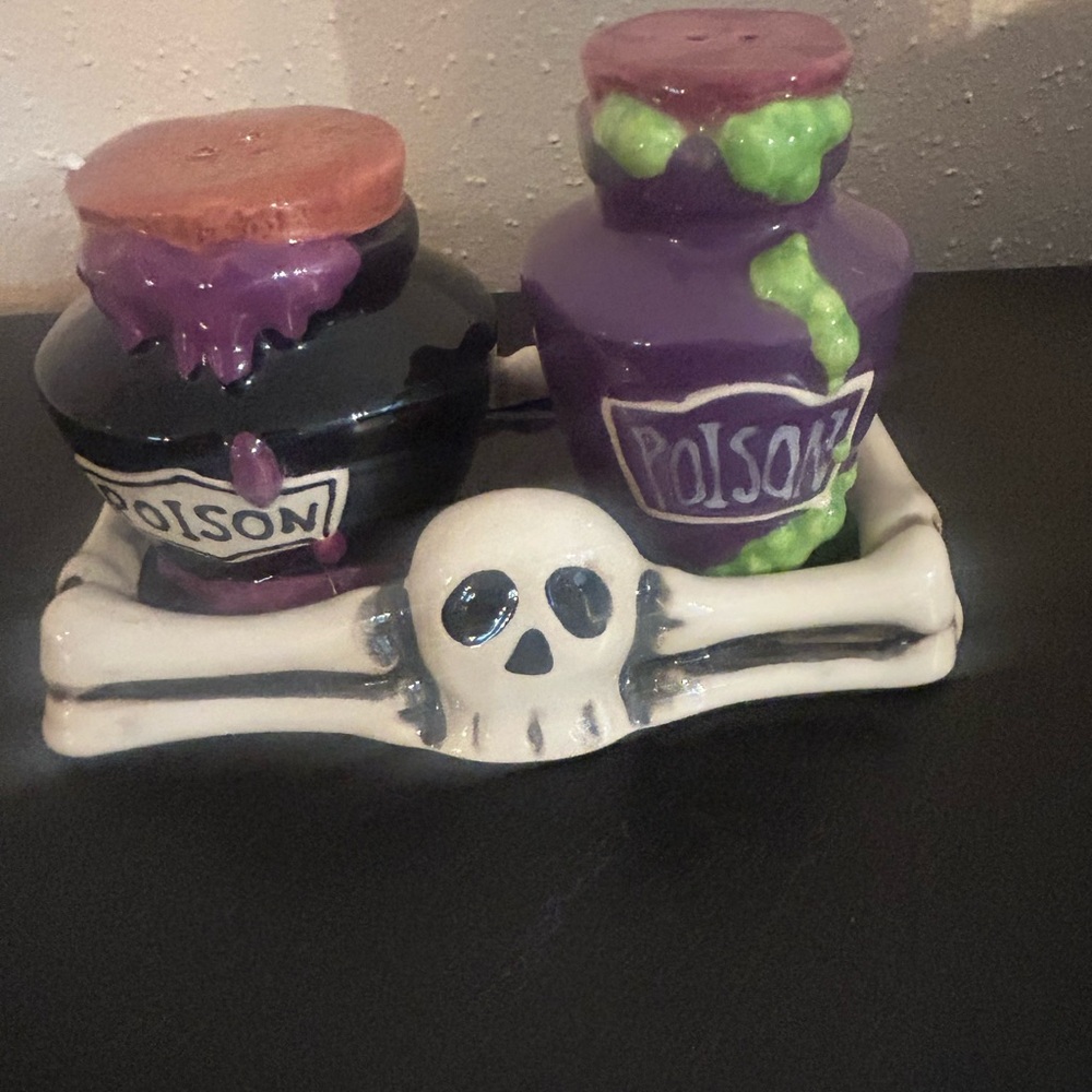 Purple and Black Skull Poison salt and Pepper Shakers